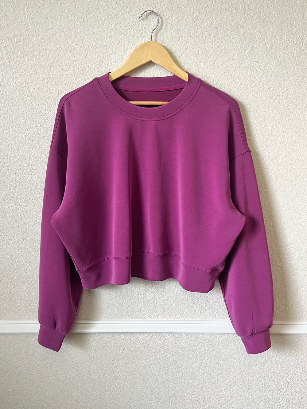 LULULEMON Softstreme Perfectly Oversized Cropped Crew Womens 6 Magneta Purple